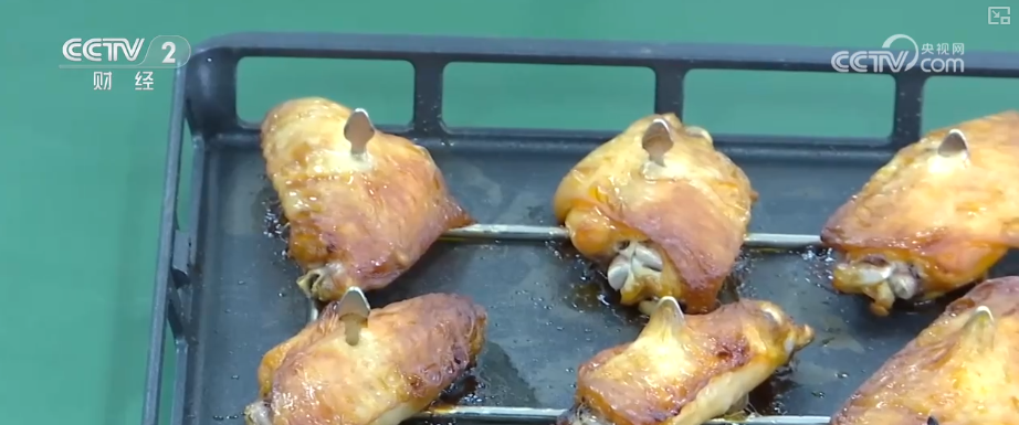 乾坤” 做蛋糕、烤肉排……太空大餐香喷喷