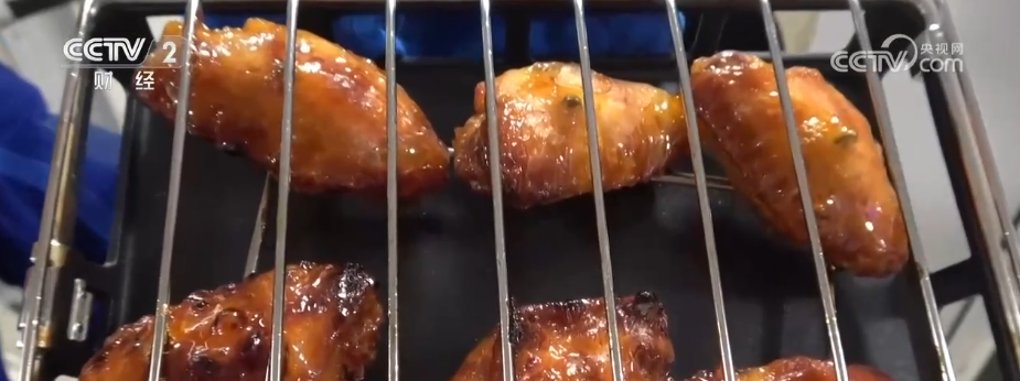 乾坤” 做蛋糕、烤肉排……太空大餐香喷喷尊龙凯时网站世界首创“太空炉子”内藏“大(图3)