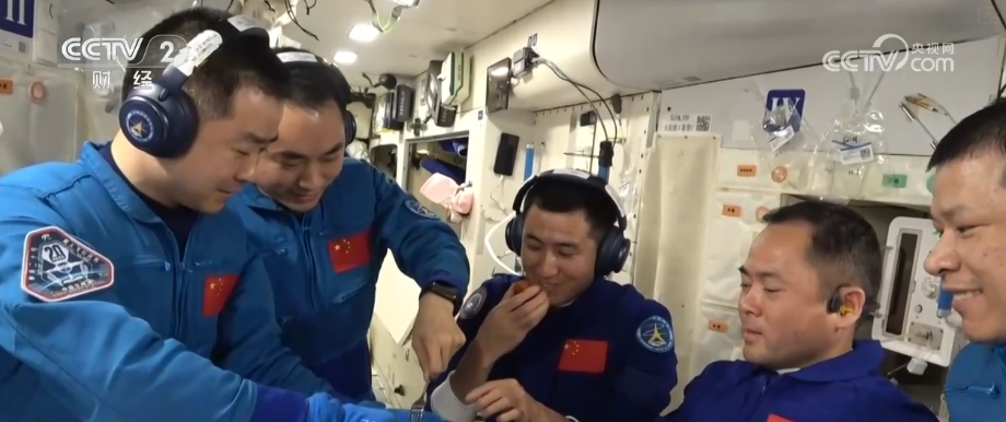 乾坤” 做蛋糕、烤肉排……太空大餐香喷喷尊龙凯时网站世界首创“太空炉子”内藏“大(图10)